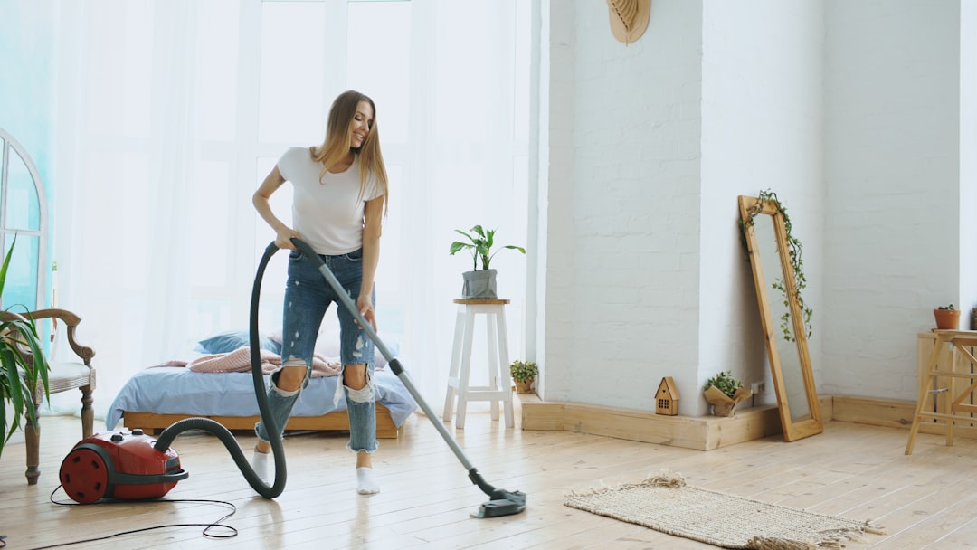 Как помыть окна без разводов: секреты идеальной чистоты